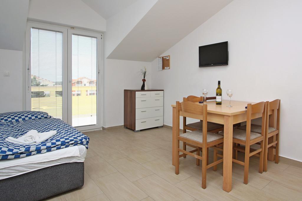 Apartments Jasmina Novalja Exteriér fotografie